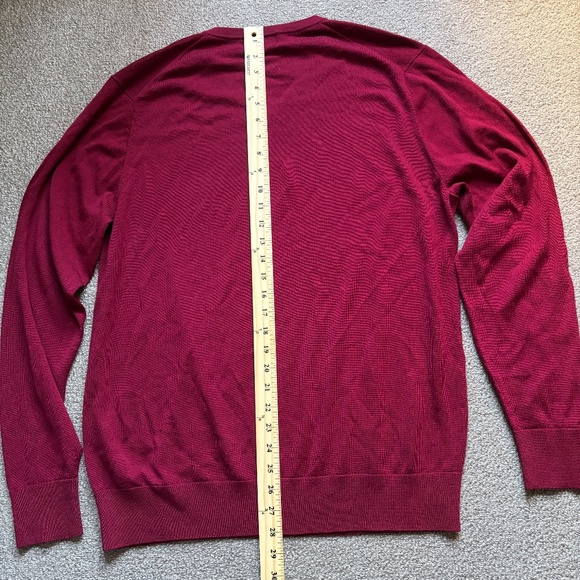 Uniqlo Men’s 100% Merino Wool V-Neck Sweater in Dark Red Burgundy Wine | Size L - Picture 6 of 9